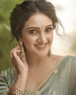 Sridevi Vijaykumar Instagram - Beauty begins the moment you decide to be yourself ✨️
.
.
.
.
.
.
.
Outfit  @madhurirao_couture 
Jewellery @the_jewel_gallery 
Makeup @kothandaraman_makeover 
Hairstylist @ganesh_hair_architect 
Photography 📸 @prasami_photography 

#timeless #elegance #beauty #beyourself #shinebright 
#jodiareyouready