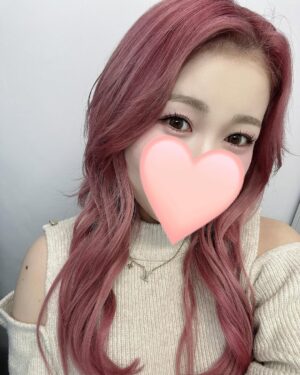 Starlight Kid Instagram - プロの方に韓国メイクしてもらったー💖
涙袋爆誕！
こんな髪型自分じゃできない〜🫨

#SLK
#スターライトキッド
#NEOGENESIS
#スターダム
#STARDOM
#女子プロレス
#ホワイトタイガー
#韓国メイク