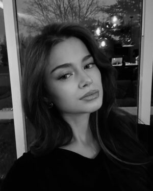 Stefania Liberakakis Instagram - 🤍🖤