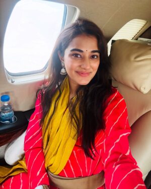 Stefy Patel Instagram - Jai Gange maiya ki 🙏♥️
.
Have Been dreaming about this moment every single day for the past month —taking a dip in the sacred Ganga at #Mahakumbh2025✨
And literally two days back I gave up , thinking I won’t be able to make it
But today, that dream is reality!♥️
Wo Kehte hai na Bulawa aata hai 🥰 toh Ganga maa ne bula lia 💫
.
Grateful beyond words to witness the world’s greatest spiritual gathering in this life 🙏✨

 #Blessed #Mahakumbh #spiritualjourney