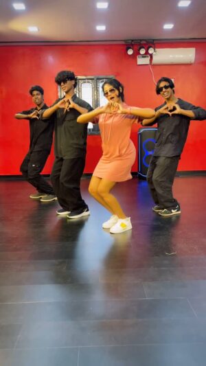 Subiksha Instagram - GOLDEN SPARROW @subikshaoffl ✨🌟

Choreography : @choreographer_sridhar 🔥🔥

#goldensparrow #kalaimamanisridhar #subikshakrishnan #sk #arsdanceacademy #instadaily #instagood #dance