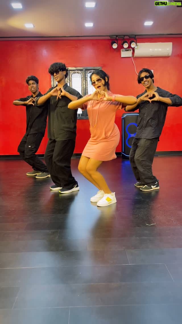 Subiksha - 6.5K Likes - GOLDEN SPARROW @subikshaoffl ✨🌟
Choreography : @choreographer_sridhar 🔥🔥
#goldensparrow #kalaimamanisridhar #subikshakrishnan #sk #arsdanceacademy #instadaily #instagood #dance