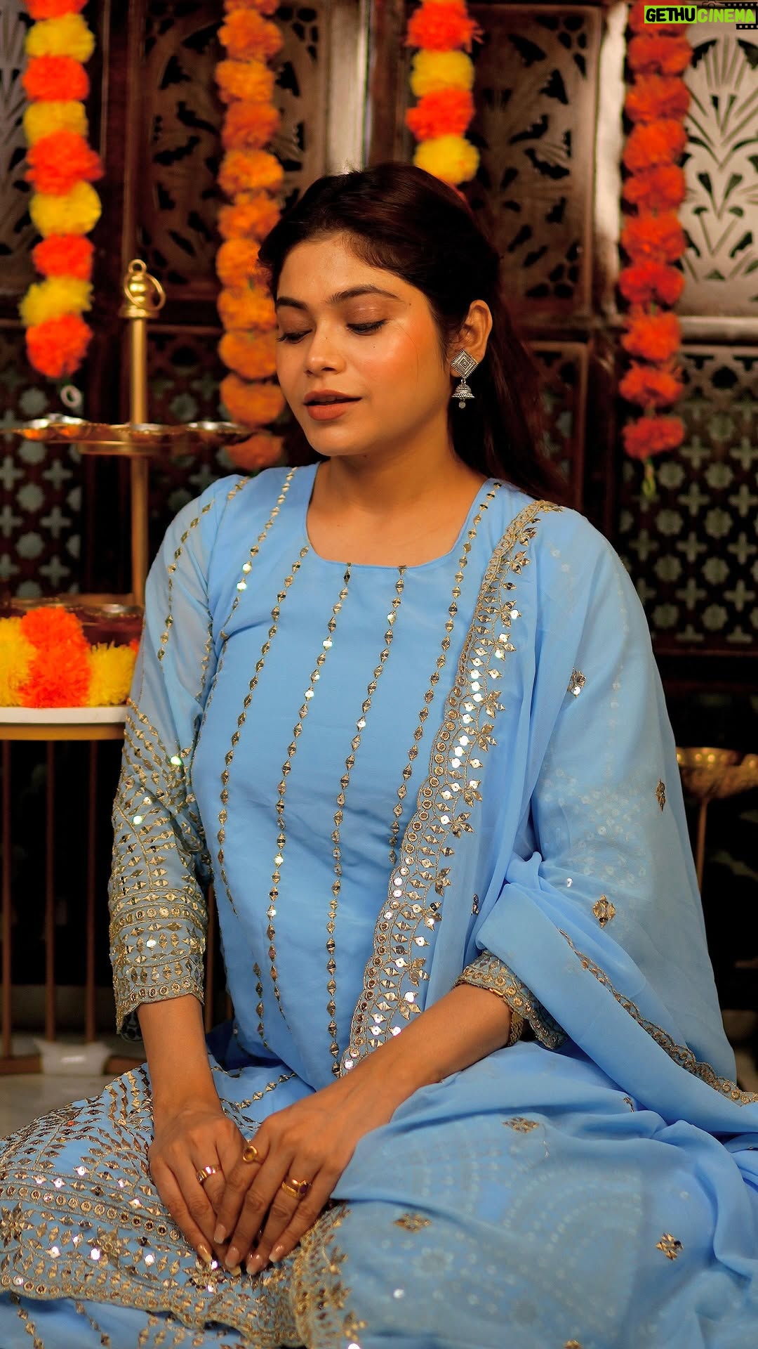 Sudeshna Biswas - 29.4K Likes - Happy Diwali 🪔
@colourpopcosmetics hydrating serum stick
@smashboxindia halo
@charlottetilbury Hollywood flawless filter
@charlottetilbury compact
@benefitindia brow definer
@kaybykatrina contour
@colourpopcosmetics blush
@becca highlighter
@maybelline_ind mascara
@officialswissbeauty lip liner
@praush.beauty lipstick
Outfit: @myntra
Earrings: @amazondotin