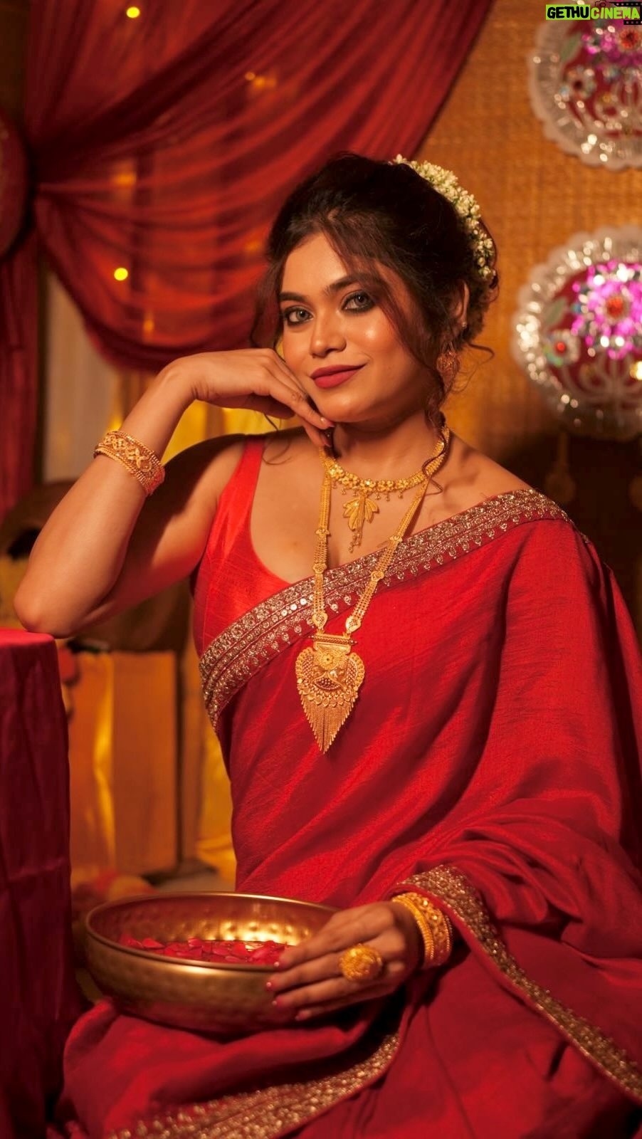 Sudeshna Biswas - 34K Likes - Join me in the Aparupa challenge and celebrate the divine spirit of Maa Durga this pujo season.
Stand a chance to win exclusive giveaways from Senco Gold & Diamonds!
1️⃣ Show off your best Aparupa hookstep in a video.
2️⃣ Post it on Insta or FB and tag their handles: Insta https://www.instagram.com/sencogoldanddiamonds?igsh=MTgwaXI5YWM0ZXA3cA== or FB: Senco Gold & Diamonds.
Hurry Up, grab your beautiful sari or your favourite ethnic wear while dancing to the Aparupa beats! 💃
#SencoAparupa #HookStepChallenge #DurgaPuja2024
Collaboration Courtesy: @zeuss_sea