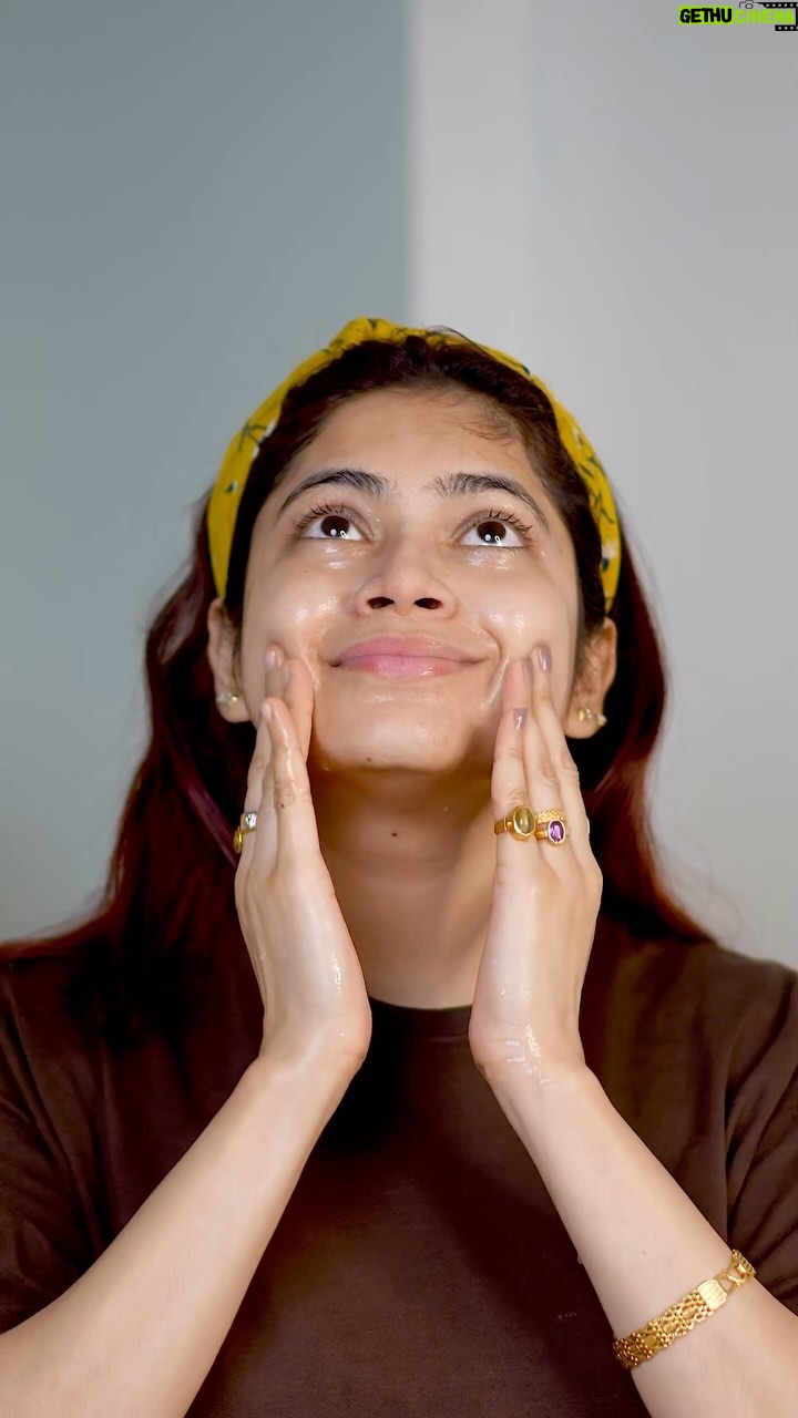 Sudeshna Biswas - 10.1K Likes - Say hello to glass-like, glowing skin! ✨
I’ve been obsessed with The Derma Co’s Snail Peptide 96 range, and it’s been my secret to hydrated, smooth, and radiant skin. With 96% snail mucin, peptides, and niacinamide, this range deeply hydrates, reduces dark spots, and strengthens the skin barrier – perfect for achieving that Korean glass skin we all dream of! 💧🐌
@thedermacoindia
#GlassSkinGoals
