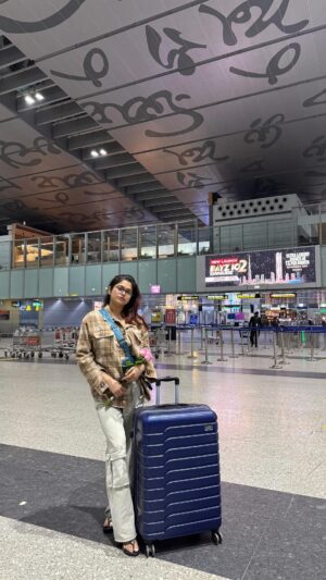 Sudeshna Biswas Instagram - Pack with me ✈️

@skyviksigni AI face tracker
@mynuuk steamer