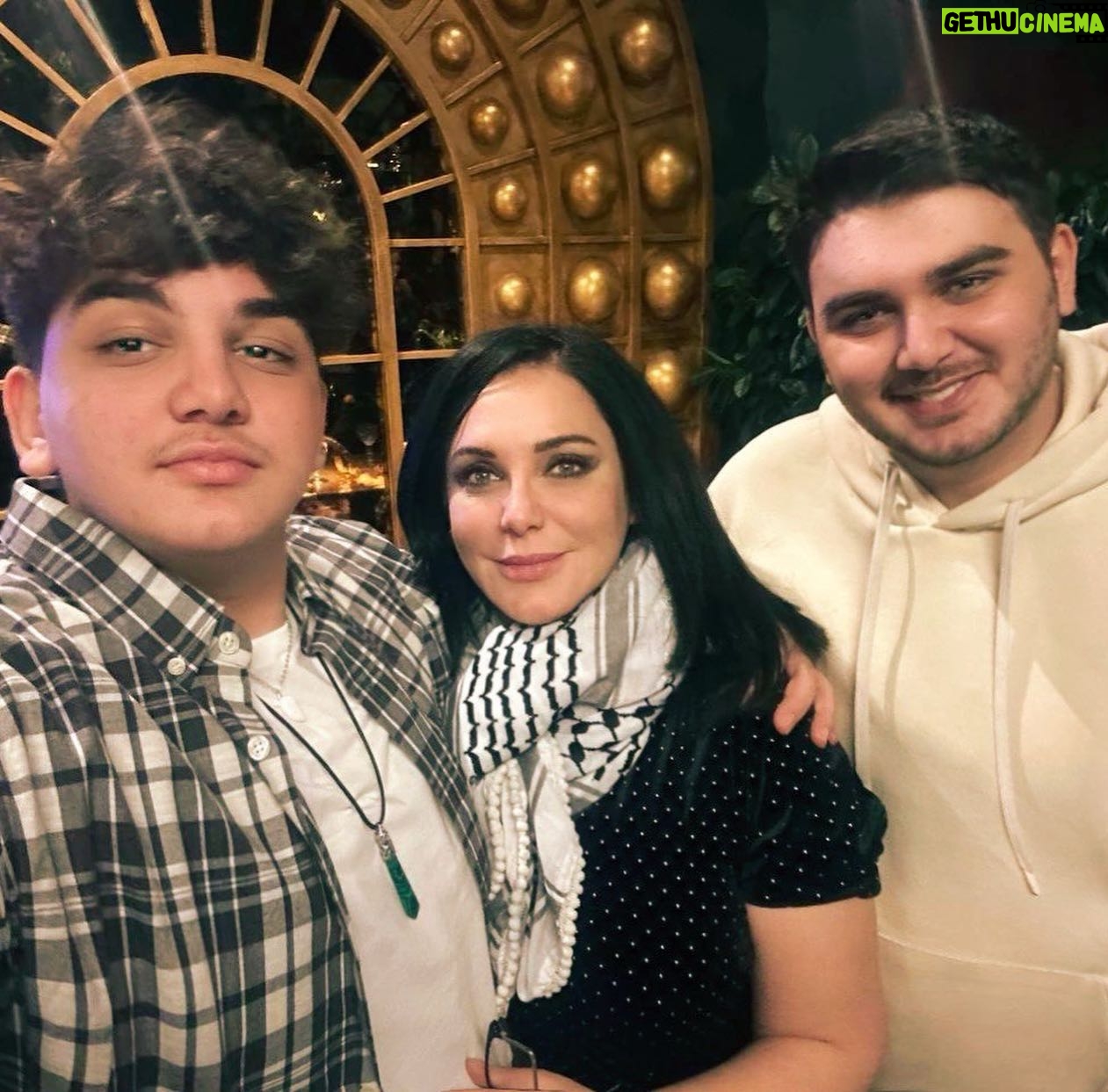 Sulaf Fawakherji - 29.4K Likes - سعادة سفير الجمهورية العربية السورية فيي روسيا الاتحادية الدكتور بشار الجعفري والسيدة عقيلته ،
النادي السوري الروسي الاجتماعي يقدم للفنانة القديرة سلاف فواخرجي شهادة تقدير على مجمل اعمالها الفنية المتميزة .
#بشار_الجعفري #موسكو #روسيا #النادي_السوري_الروسي_الاجتماعي
#سلاف_فواخرجي
@yarakashirin @bushra_a_i @am_douba