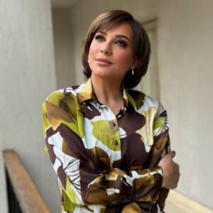 Sulaf Fawakherji Instagram - 🐚 ….. ☘️🍂 
#sulaffawakherji #سلاف_فواخرجي 
#makeup #makeupartist @glam.by.ghabaty 
#hair #hairstylist @vero_ehab_ 
#egypt #syria 
@dusitthanicairo