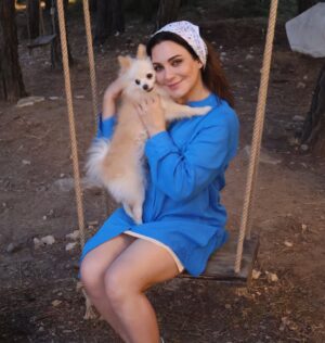 Sulaf Fawakherji Instagram - 🐶 🌲 🌞 🎻 = 🏹💙