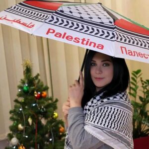 Sulaf Fawakherji Instagram - عندما تسكنك فلسطين، عندما تكسوك بالعزة،
وعندما تسمو بك قِبْلة وكرامة وقضية... 
#فلسطين
@dr.asaad_matar 🤍