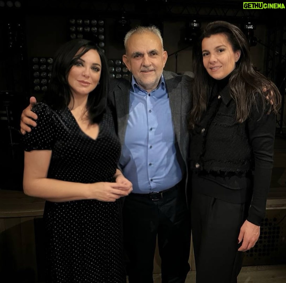 Sulaf Fawakherji - 29.4K Likes - سعادة سفير الجمهورية العربية السورية فيي روسيا الاتحادية الدكتور بشار الجعفري والسيدة عقيلته ،
النادي السوري الروسي الاجتماعي يقدم للفنانة القديرة سلاف فواخرجي شهادة تقدير على مجمل اعمالها الفنية المتميزة .
#بشار_الجعفري #موسكو #روسيا #النادي_السوري_الروسي_الاجتماعي
#سلاف_فواخرجي
@yarakashirin @bushra_a_i @am_douba