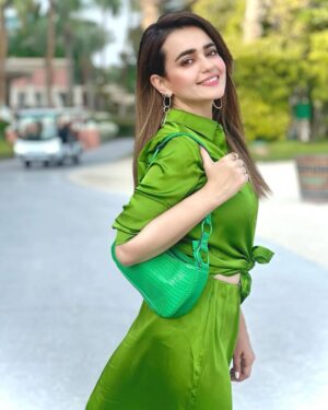 Sumbul Iqbal Instagram - Slay on green 💚