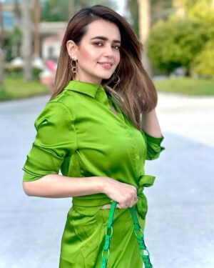 Sumbul Iqbal Instagram - Slay on green 💚