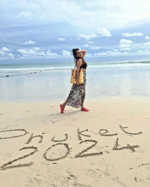 Sumbul Iqbal Instagram - Running to my endless summer, Beach vibes 🏖️ 🐚🏝️

#sumbuliqbal #lemeridienhotels #phuket