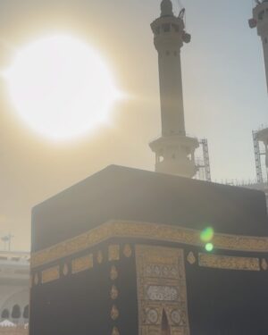 Sumbul Iqbal Instagram - لَئِن شَكَرْتُمْ لَأَزِيدَنَّكُمْ 🕋🤲🏻 

If you are grateful, I will surely increase you [in favor];
[Quran 14:7]

@jumeirahjabalomarmakkah 📍

Abaya @nosheenyousu.co 

#umrah2024 #sumbuliqbal #jumeriah  #makkah