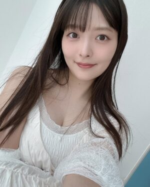 Sumire Uesaka Instagram - きんようび〜！
皆さま、今週も大変おつかれさまでした！

日曜日は甘神さんの公開録音、そして月曜日はパスパレのライブイベントっ！
お会いできる皆さま、なにとぞよろしくお願いいたします！
楽しい時間をすごしましょうね〜っ！

金曜日、街はすごいにぎやか！！
飲んでるかーい？！何飲んでるんだーい？！
焼き鳥にハイボールとか…いいですねぇ…！
どうぞみなさま、すこやかな金曜日をお過ごしくださいね！

#上坂すみれ