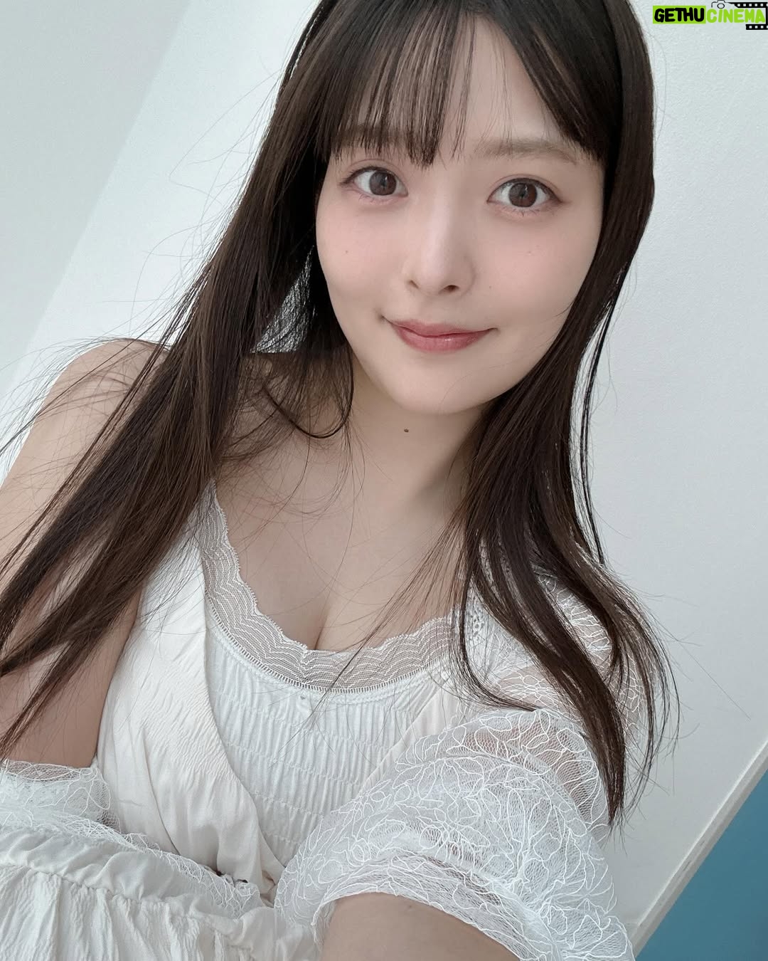 Sumire Uesaka - 42.1K Likes - きんようび〜!
皆さま、今週も大変おつかれさまでした!
日曜日は甘神さんの公開録音、そして月曜日はパスパレのライブイベントっ!
お会いできる皆さま、なにとぞよろしくお願いいたします!
楽しい時間をすごしましょうね〜っ!
金曜日、街はすごいにぎやか!!
飲んでるかーい?!何飲んでるんだーい?!
焼き鳥にハイボールとか…いいですねぇ…!
どうぞみなさま、すこやかな金曜日をお過ごしくださいね!
#上坂すみれ