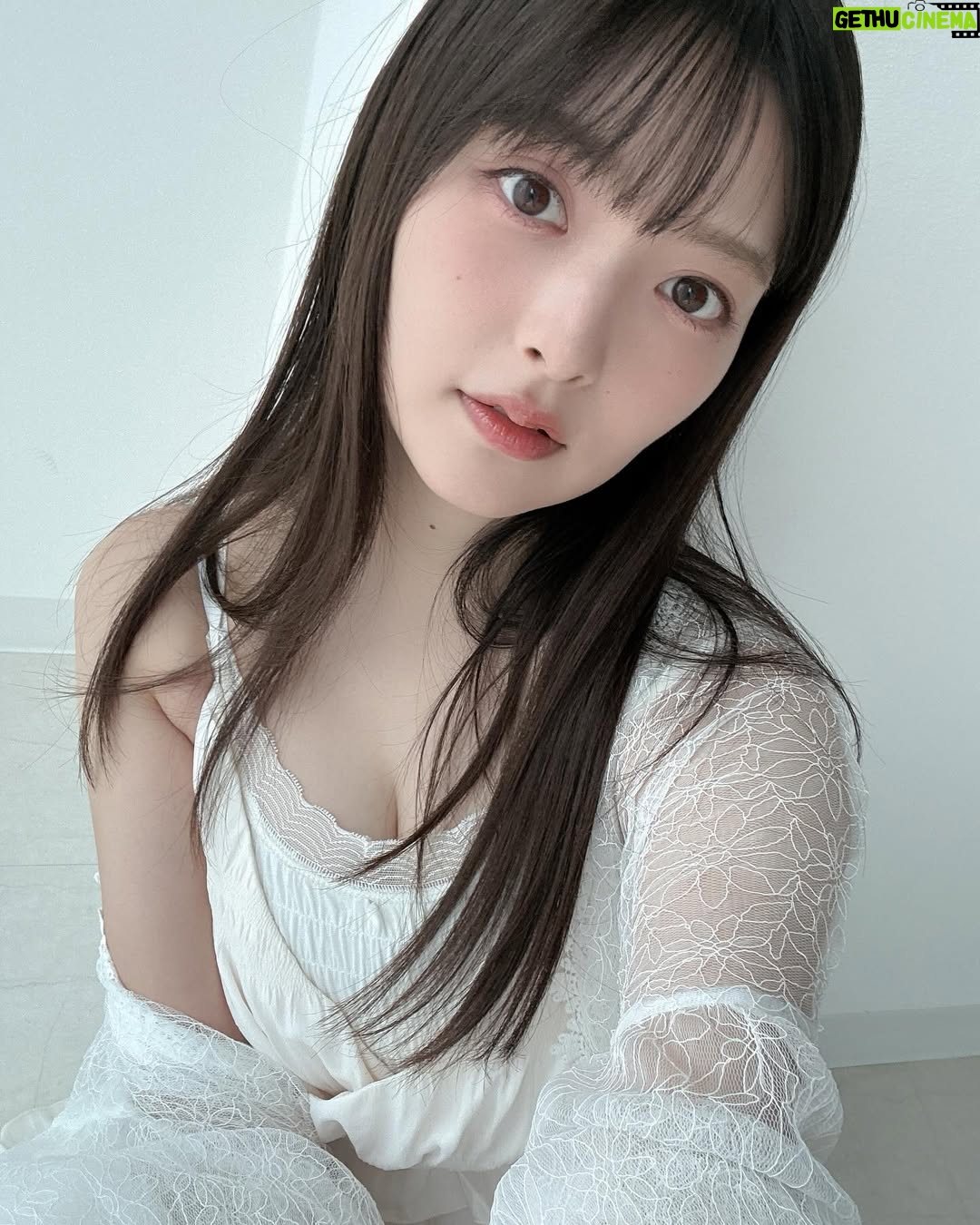 Sumire Uesaka - 42.1K Likes - きんようび〜!
皆さま、今週も大変おつかれさまでした!
日曜日は甘神さんの公開録音、そして月曜日はパスパレのライブイベントっ!
お会いできる皆さま、なにとぞよろしくお願いいたします!
楽しい時間をすごしましょうね〜っ!
金曜日、街はすごいにぎやか!!
飲んでるかーい?!何飲んでるんだーい?!
焼き鳥にハイボールとか…いいですねぇ…!
どうぞみなさま、すこやかな金曜日をお過ごしくださいね!
#上坂すみれ