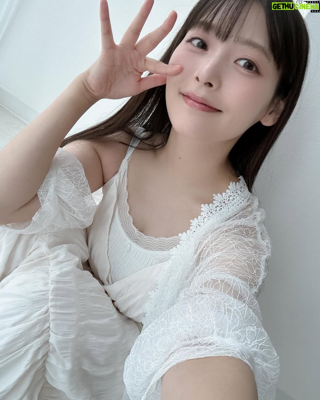 Sumire Uesaka - 42.1K Likes - きんようび〜!
皆さま、今週も大変おつかれさまでした!
日曜日は甘神さんの公開録音、そして月曜日はパスパレのライブイベントっ!
お会いできる皆さま、なにとぞよろしくお願いいたします!
楽しい時間をすごしましょうね〜っ!
金曜日、街はすごいにぎやか!!
飲んでるかーい?!何飲んでるんだーい?!
焼き鳥にハイボールとか…いいですねぇ…!
どうぞみなさま、すこやかな金曜日をお過ごしくださいね!
#上坂すみれ