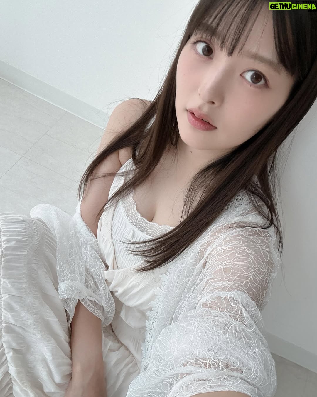 Sumire Uesaka - 42.1K Likes - きんようび〜!
皆さま、今週も大変おつかれさまでした!
日曜日は甘神さんの公開録音、そして月曜日はパスパレのライブイベントっ!
お会いできる皆さま、なにとぞよろしくお願いいたします!
楽しい時間をすごしましょうね〜っ!
金曜日、街はすごいにぎやか!!
飲んでるかーい?!何飲んでるんだーい?!
焼き鳥にハイボールとか…いいですねぇ…!
どうぞみなさま、すこやかな金曜日をお過ごしくださいね!
#上坂すみれ