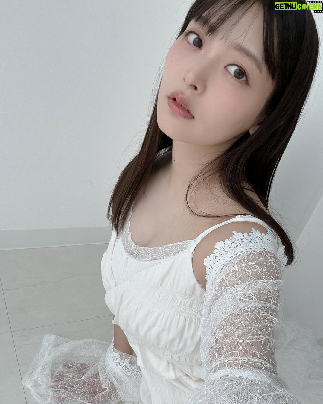 Sumire Uesaka - 42.1K Likes - きんようび〜!
皆さま、今週も大変おつかれさまでした!
日曜日は甘神さんの公開録音、そして月曜日はパスパレのライブイベントっ!
お会いできる皆さま、なにとぞよろしくお願いいたします!
楽しい時間をすごしましょうね〜っ!
金曜日、街はすごいにぎやか!!
飲んでるかーい?!何飲んでるんだーい?!
焼き鳥にハイボールとか…いいですねぇ…!
どうぞみなさま、すこやかな金曜日をお過ごしくださいね!
#上坂すみれ