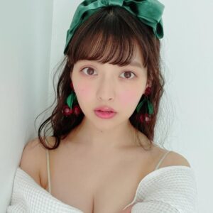 Sumire Uesaka Instagram - きんようび〜！
皆さま、今週もたいへんおつかれさまでした！

きょうは！ハッピーバレンタインデー！！
おいしいチョコ食べちゃいましょう！やった〜！！
チョコ系のお写真…が見当たらなかったので、ジャンボさくらんぼイヤリングのお写真などです

バレンタインですし…きょうのおやつはチョコにしましょ！私もそうする！共に食べましょう！
皆さまがしあわせ〜なひととき、過ごせますようにっ！

それでは、すこやかな金曜日をお過ごしくださいね！

#上坂すみれ