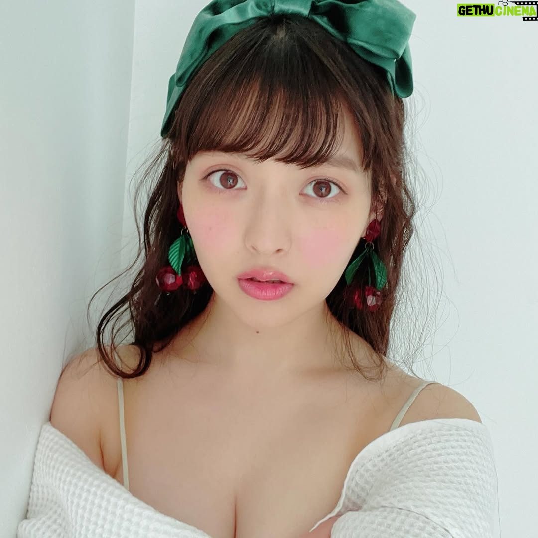 Sumire Uesaka - 41K Likes - きんようび〜!
皆さま、今週もたいへんおつかれさまでした!
きょうは!ハッピーバレンタインデー!!
おいしいチョコ食べちゃいましょう!やった〜!!
チョコ系のお写真…が見当たらなかったので、ジャンボさくらんぼイヤリングのお写真などです
バレンタインですし…きょうのおやつはチョコにしましょ!私もそうする!共に食べましょう!
皆さまがしあわせ〜なひととき、過ごせますようにっ!
それでは、すこやかな金曜日をお過ごしくださいね!
#上坂すみれ