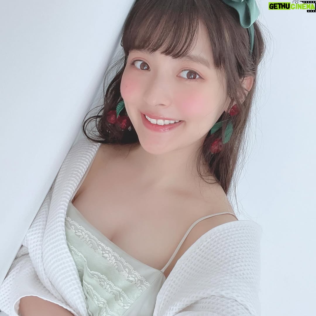 Sumire Uesaka - 41K Likes - きんようび〜!
皆さま、今週もたいへんおつかれさまでした!
きょうは!ハッピーバレンタインデー!!
おいしいチョコ食べちゃいましょう!やった〜!!
チョコ系のお写真…が見当たらなかったので、ジャンボさくらんぼイヤリングのお写真などです
バレンタインですし…きょうのおやつはチョコにしましょ!私もそうする!共に食べましょう!
皆さまがしあわせ〜なひととき、過ごせますようにっ!
それでは、すこやかな金曜日をお過ごしくださいね!
#上坂すみれ