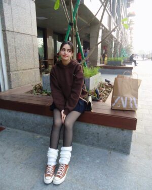 Sunakshi Grove Instagram - A broke girl who loves to shop
