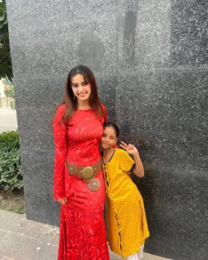 Sunakshi Grove Instagram - November feels like a hug 🙂