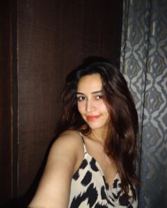 Actress Sunakshi Grove HD Photos and Wallpapers January 2025