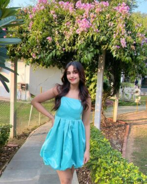 Sunakshi Grove Instagram - Blueming 🌷
