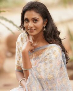 Actress Sunitha Srinivasan HD Photos and Wallpapers March 2025