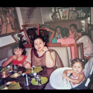 Supriya Shukla Instagram - ये दोनों.. जब छोटे से थे...
I so love being with my bachas.. N as they hav grown up.. Love. Going back in time n cherish these beautiful moments❤️

जब हाथ में घड़ी पहनती थी मैं 😊
प्रिन्सी.. अपनी कॉपी मैं उस जगह के बारे मैं लिखती थी..😘
दामू प्यारी प्यारी दो छोटी बनती थी... 😘