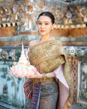Sushar Manaying Instagram - ชุดไทย 4 ปี 1 ครั้ง 😝🙏🏻 happy Loy kratong day ka 😉💕 @vanuscouture_official