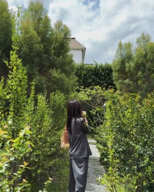 Sushar Manaying Instagram - Find a beautiful place inside the nature and refresh yourself over there. 🌳 
 🌳 โชคดีมากๆเลยวันนี้ได้มาเที่ยวบ้านต้นไม้ที่ @thannwellnessdestination ไม่ได้รู้สึกว่าตัวเองใกล้ธรรมชาติมากขนาดนี้มานานแล้ว คือสวยตรึงใจมากๆ ประทับใจกิจกรรมทุกอย่างที่นี่เลยค่า ทั้ง นวดสปา ทั้งออนเซน ขี่จักรยานน้ำ ไปดูฟาร์มผัก ฟาร์มไข่ไก่ออแกนิค อาหารอร่อยมากที่สุด ที่สำคัญรู้สึกถึงความใส่ใจของพนักงานทุกคนทุกตำแหน่งเลยค่ะ ชอบมากๆๆแบบบรรยายไม่หมดค่าาา กลับมาอีกแน่นอน 🥰 ขอบคุณพี่โอ๋ที่พามาท่องเที่ยวที่ๆแสนพิเศษแบบนี้นะค้า ออมมีความสุขมากๆเลยค่า 🫶🏻🙏🏻 
@Thannwellnessdestination  #Thannwellnessdestination #บ้านต้นไม้ #TreehouseThannAyutthaya