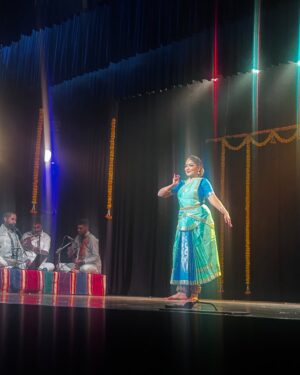 Swarnamalya Instagram - Sarasa Natya Mala - a celebration of our guru Kalaimamani K J Sarasa, fondly known as Sarasama. My dear friend and sister @kavitharamu performed. It was an emotionally pensive performance. Her choice of pieces were so sublime including the Illayaraja composition of Pudumaipittan song. Sarasalaya is home. And it eas so comforting to be home yesterday and watch my dearest friend and lovely artiste Kavi perform. As always @shanmughasundar has organised this year’s festival too so beautifully. Above all, we all know Sarasama is watching us from above with approval. We can almost hear her tongue-n-cheek comments❤️🙈