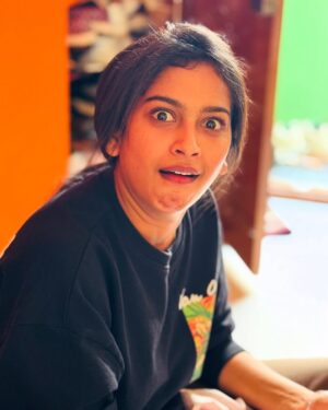 Swathi Konde Instagram - Kutty drive to bangalore 🚙

Appa Amma thangacchi Frnds nyabagam vantha ipdi ellam nadakkum 😂❤️