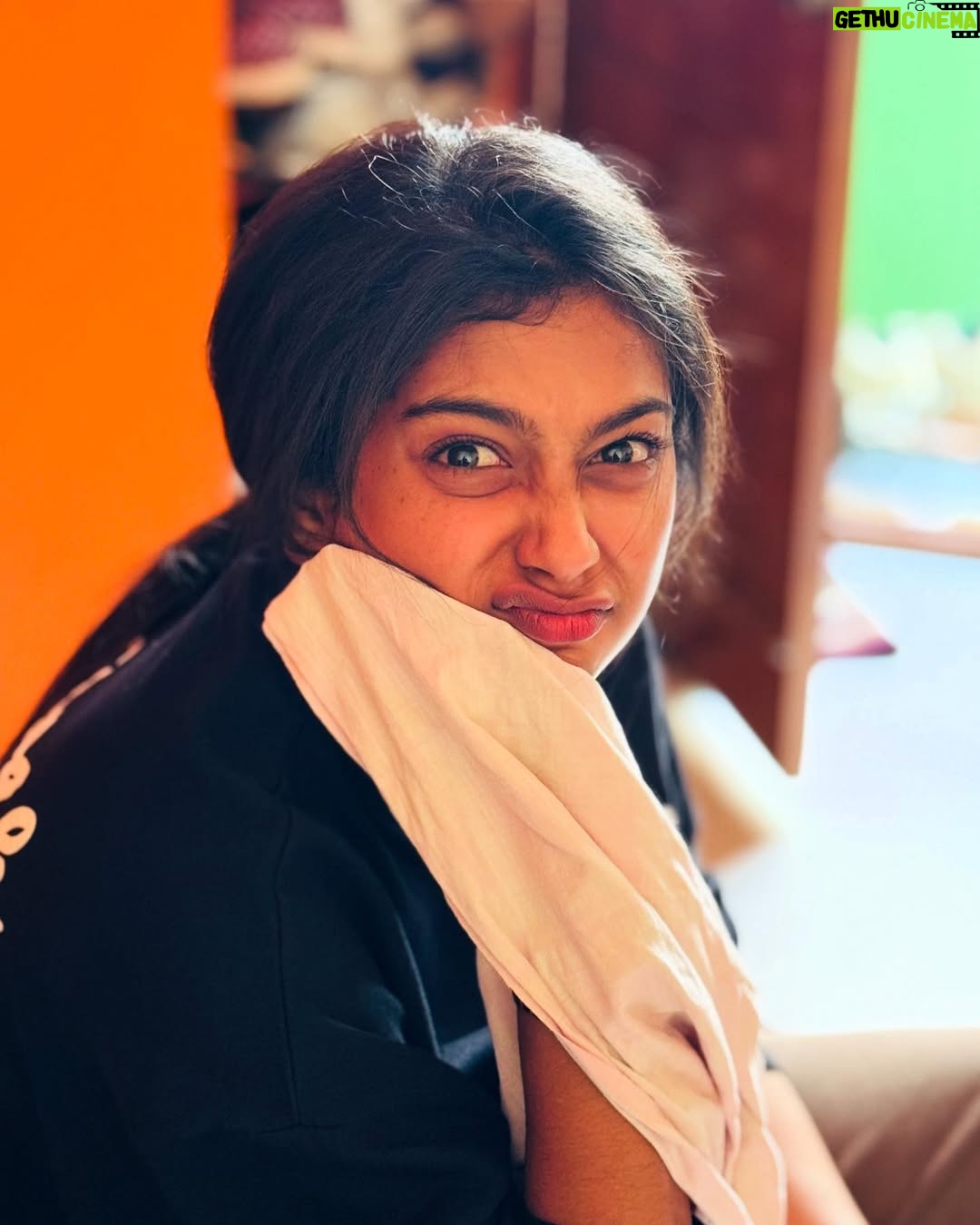 Swathi Konde - 50.3K Likes - Kutty drive to bangalore 🚙
Appa Amma thangacchi Frnds nyabagam vantha ipdi ellam nadakkum 😂❤️