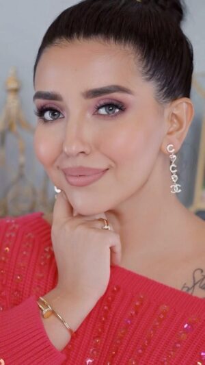 Swati Verma Instagram - 𝐁𝐈𝐑𝐓𝐇𝐃𝐀𝐘 𝐆𝐋𝐀𝐌 in a flash! 💄🎥 Want the full tutorial? Comment below with a ‘💗’👇🏼⁣
⁣
⁣𝐏𝐋𝐔𝐒: Don’t miss our 𝐅𝐋𝐀𝐓 𝟑𝟏% 𝐎𝐅𝐅 Birthday Bash Sale at 𝐒𝗪𝐀𝐓𝐈.𝐜𝐨𝐦 – no code needed! 🎉💝 ⁣
⁣
⁣Quick, it’s now or never! 🛒⏰⁣
⁣
⁣#BirthdayGlam #SwatiVerma #Birthdaysale⁣
