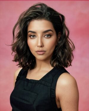 Swati Verma Instagram - 90’s vibes only! From grunge to glam 😍 Swipe left and tell me your favorite look in the comments below 👇🏻 🎸📸 

#90sRewind #swativerma #aiyearbook #yearbook