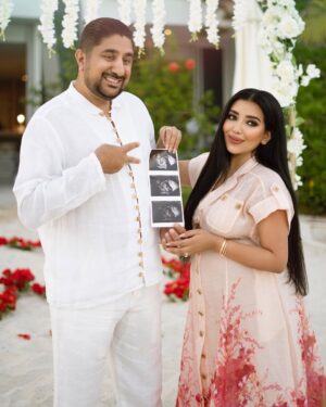 Swati Verma Instagram - 𝗧𝗪𝗜𝗡𝗦 on the way! 🤰🏻💞 Can you believe it? We're 𝗣𝗥𝗘𝗚𝗡𝗔𝗡𝗧 and life has decided to double our joy! 👶🏻👶🏻

At 𝟮𝟴 𝗪𝗘𝗘𝗞𝗦 today, we're on an extraordinary journey, a ride filled with new depths of 𝗘𝗫𝗖𝗜𝗧𝗘𝗠𝗘𝗡𝗧 and 𝗟𝗢𝗩𝗘.❤️ Big thanks to my amazing husband @vishy_nanda for being my rock 😘🙏🏻 

We're counting the days until our little miracles join this beautiful world 👯‍♂️🌍 

Get ready for a whirlwind of memorable moments, extraordinary experiences, and double the 𝗕𝗟𝗜𝗦𝗦. We can't wait to share this journey with you! 😍🫶🏻❤️

Follow our journey @thenandatwins

#28weekspregnant #twinpregnancy #doublethejoy #bignews #thenandatwins