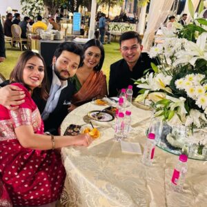 Sweta Singh Instagram - S.S के परिवार के कार्यक्रम में S-S-S-S 😁 #Aajtak #reunion