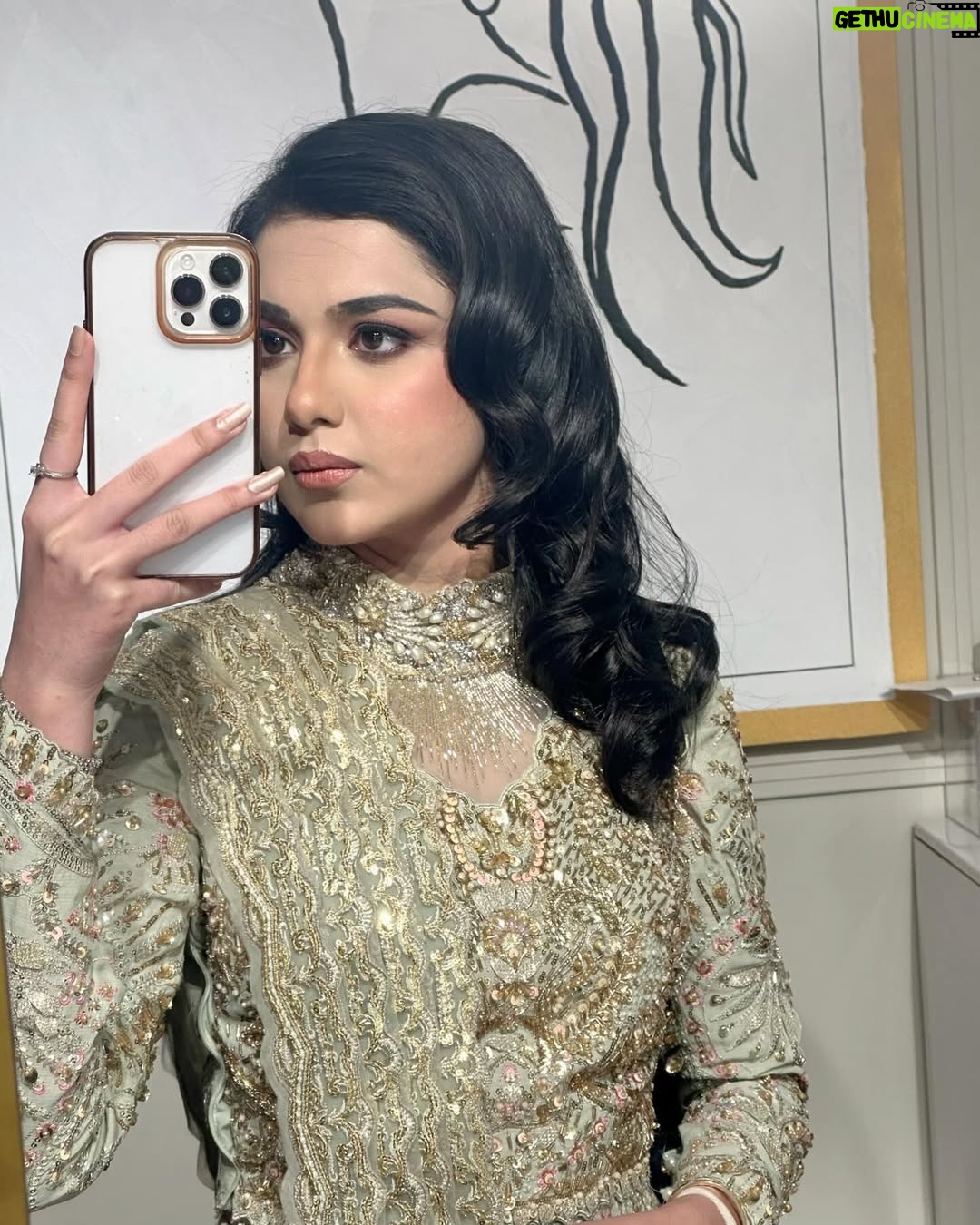 Syeda Tuba Anwar - 152.1K Likes - About last night from Arisha’s wedding ♥️ MashaAllah
May Allah pak give you every happiness of the world Aameen @arisharazikhan.official love you my doll 😘
Makeup @sanoberyasir
Styling @_hassanabdullah @stylebyhassan
Wearing @mysiebytahira
#arisharazikhan #tubaanwar #arishagotdullah