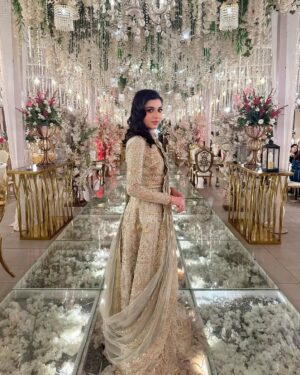 Syeda Tuba Anwar Instagram - About last night from Arisha’s wedding ♥️ MashaAllah 
May Allah pak give you every happiness of the world Aameen @arisharazikhan.official love you my doll 😘

Makeup @sanoberyasir 
Styling @_hassanabdullah @stylebyhassan 
Wearing @mysiebytahira 

#arisharazikhan #tubaanwar #arishagotdullah