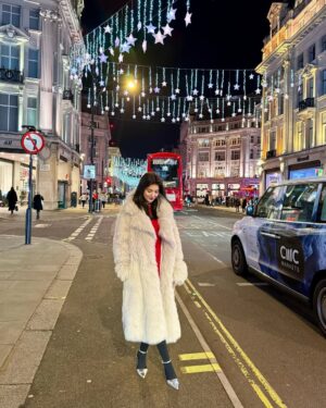 Syeda Tuba Anwar Instagram - In a sea of twinkles ✨💫♥️

#tubaanwar