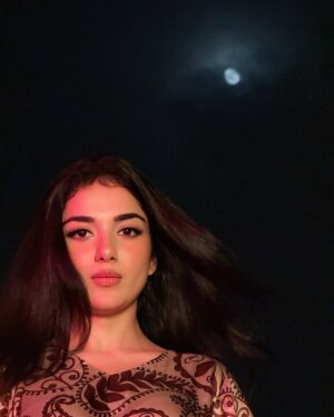 Syeda Tuba Anwar Instagram - Under the stars ♾️