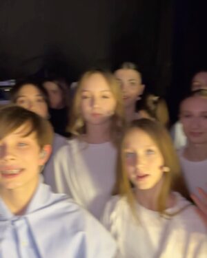 TARABAROVA Instagram - Спогади у світлинах ✨
⠀
Відчуття, що це не просто музика завжди додавало мені впевненості, що я все роблю вірно і від цього ще більший кайф.
⠀
#hearmenow з @itsartemkotenko для Нац Відбору 2025 @suspilne.eurovision ! Дякую українським брендам за підтримку @guranda_wear @omelia_atelier @brua_jewellery ! Вітаємо @ziferblat_band з Перемогою! І нехай щастить у Швейцарії 🇺🇦
⠀