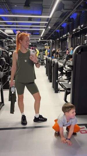 TARABAROVA Instagram - Ну ви зрозуміли)) готуюсь до концерту
У мене hard work🔥 а ваше завдання тільки купити квитки і прийти🫶🏻
⠀
А якщо серйозно, найкраща мотивація і приклад для вас та ваших дітей це дія! Годі скиглити - діємо!
⠀
p.s. з дітьми на концерт можна і навіть треба!