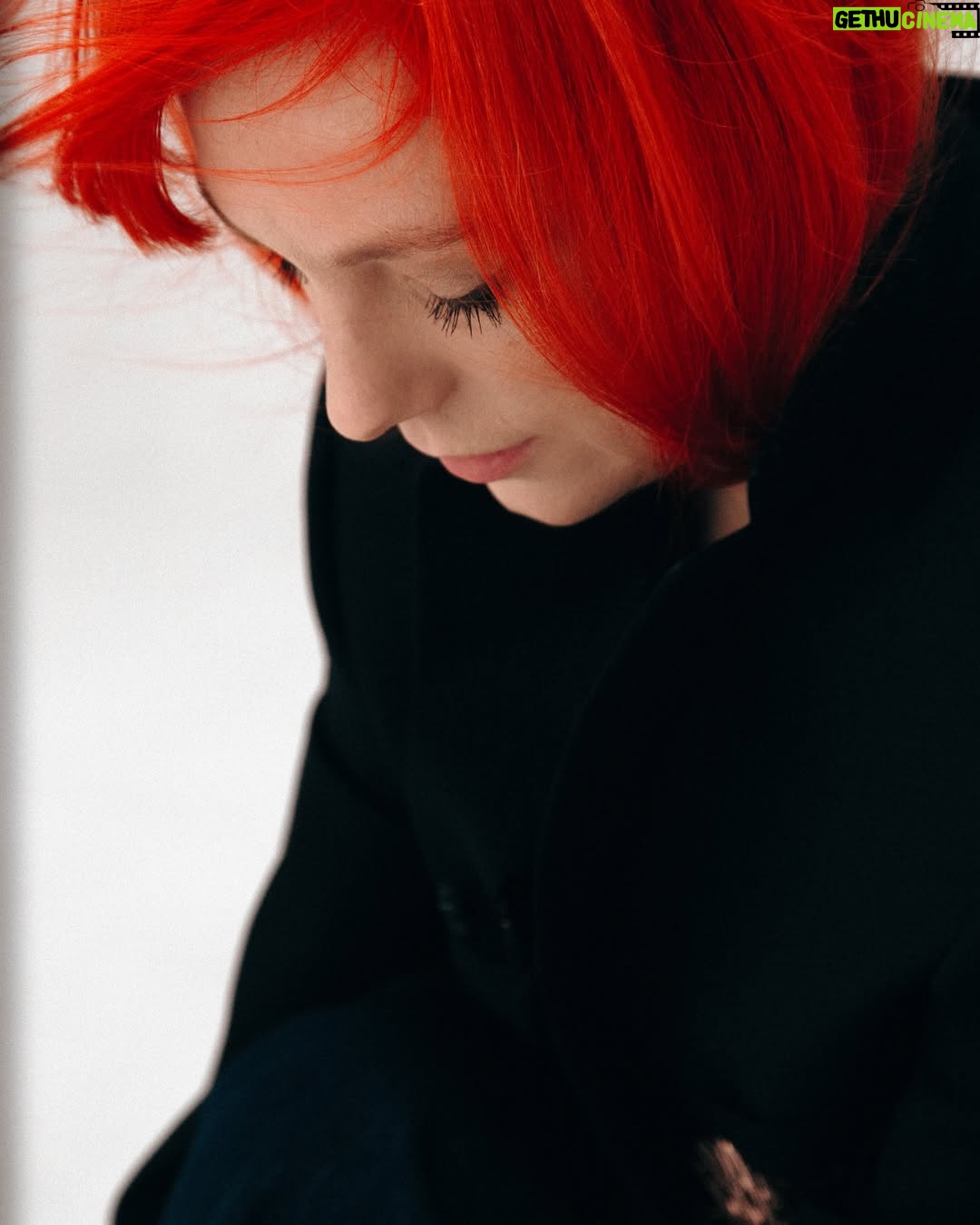 TARABAROVA - 3.6K Likes - Під час зйомок нашого нового теплого шоу з @filmua , премʼєра якого незабаром 😎 пощастило потрапити до обʼєктиву фантастичної @marta_adamchuk , яку я дуже люблю та ціную у своєму житті!
Мартуся, твої портрети вміють говорити, дякую тобі! Ти особлива ✨
⠀
#світла_сторона_музики